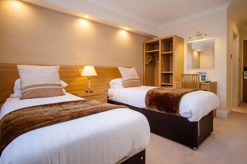 Adamson Hotel Дънфърмлин Екстериор снимка