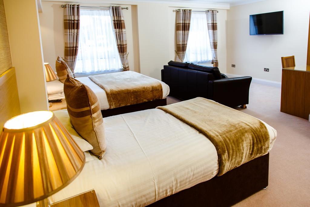 Adamson Hotel Дънфърмлин Екстериор снимка