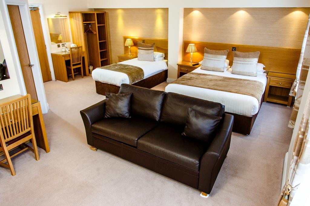 Adamson Hotel Дънфърмлин Екстериор снимка