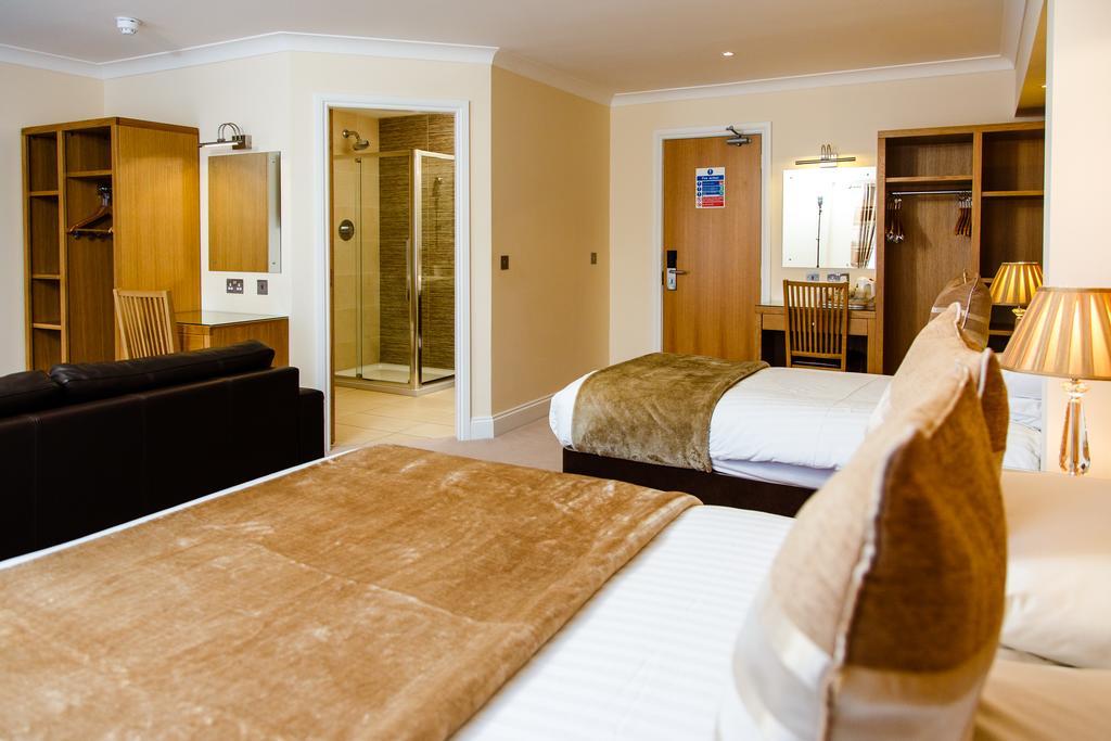 Adamson Hotel Дънфърмлин Екстериор снимка