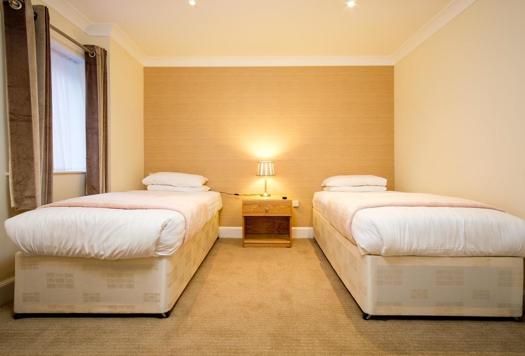 Adamson Hotel Дънфърмлин Екстериор снимка