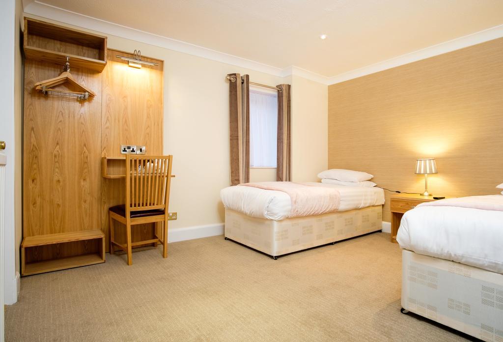 Adamson Hotel Дънфърмлин Екстериор снимка