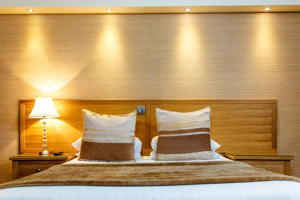 Adamson Hotel Дънфърмлин Екстериор снимка