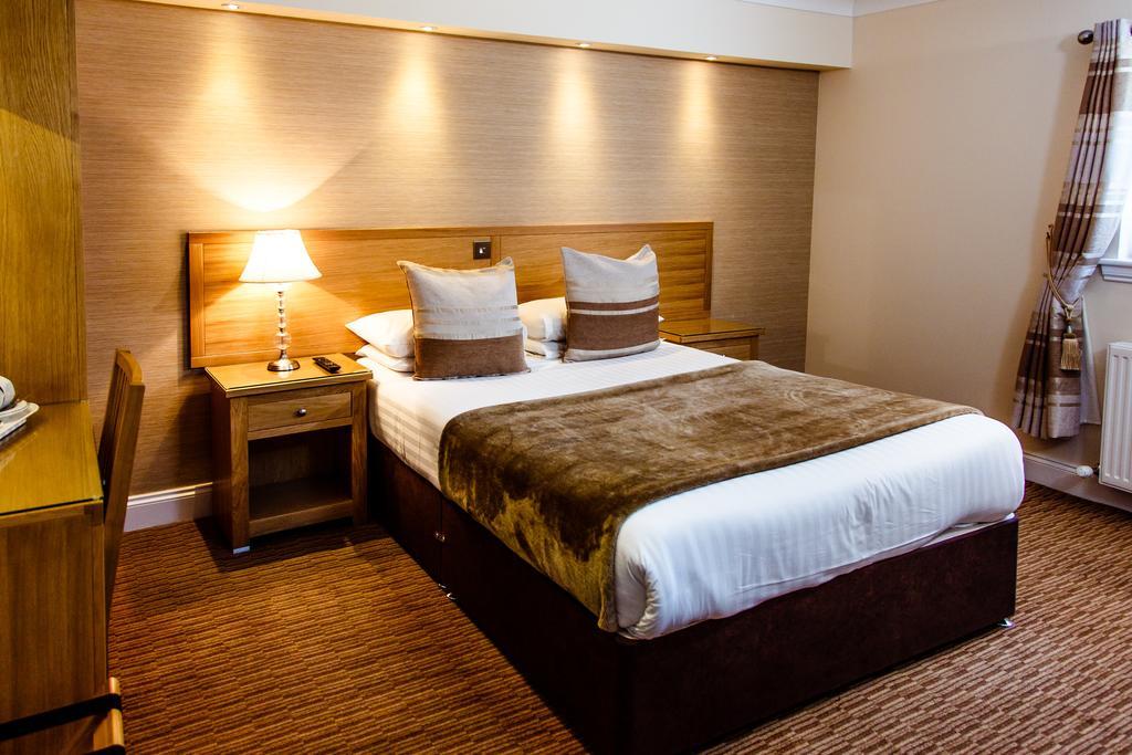 Adamson Hotel Дънфърмлин Екстериор снимка