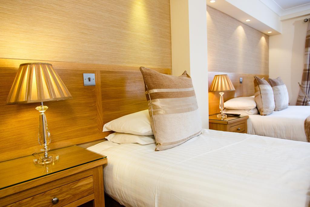 Adamson Hotel Дънфърмлин Екстериор снимка