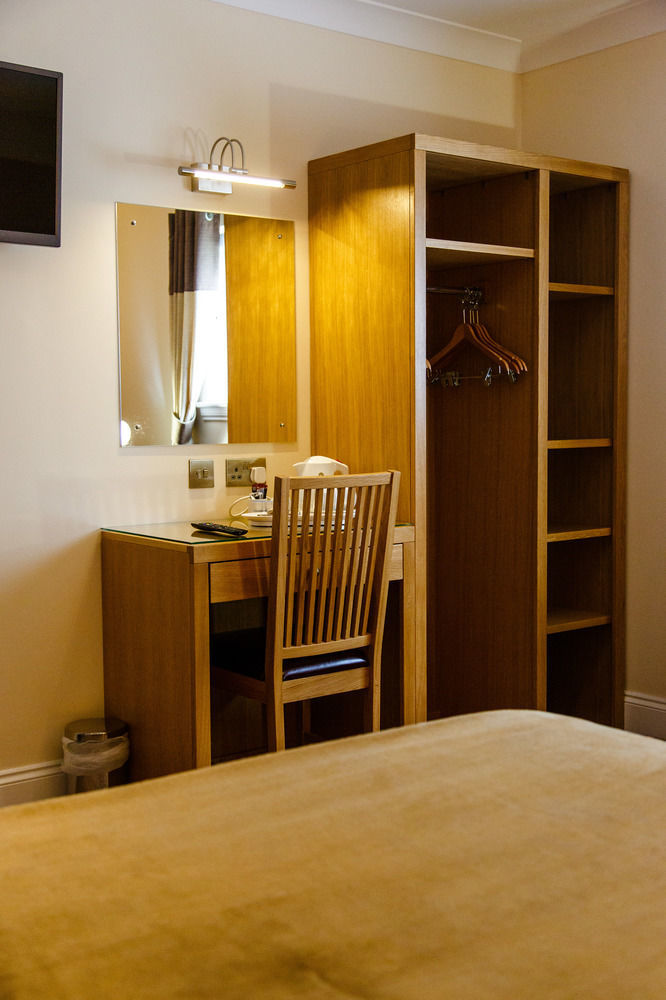 Adamson Hotel Дънфърмлин Екстериор снимка