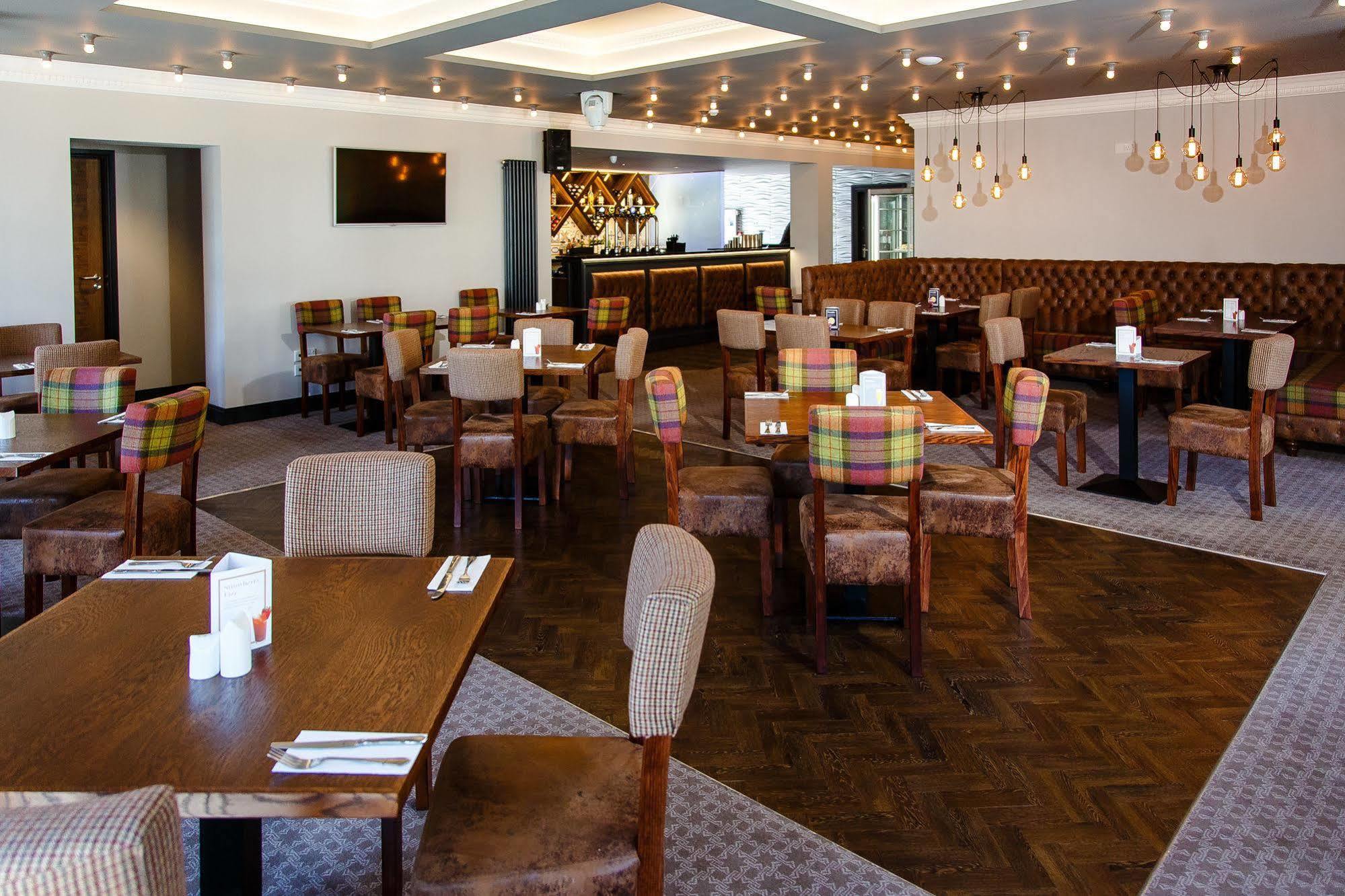 Adamson Hotel Дънфърмлин Екстериор снимка