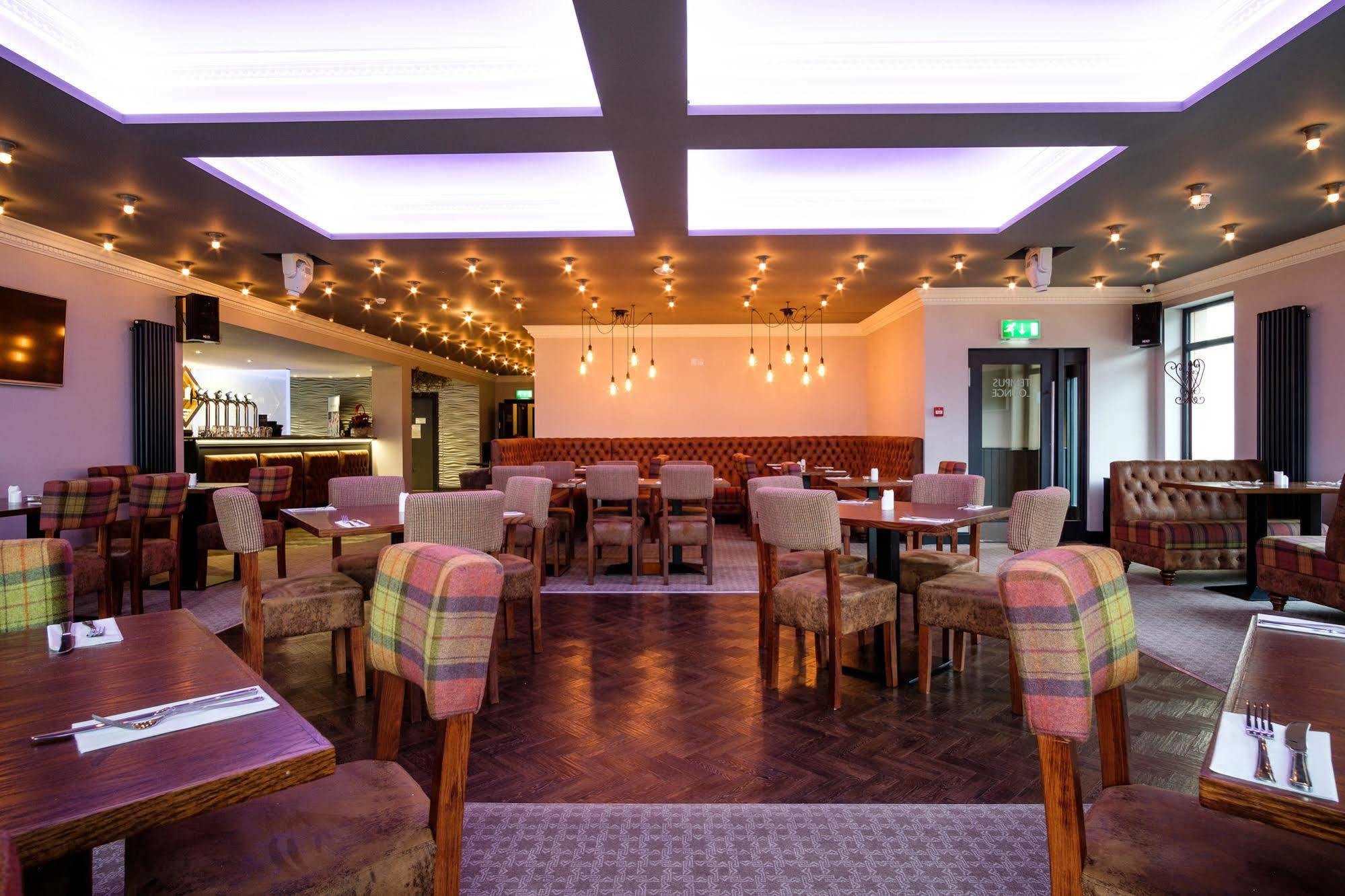 Adamson Hotel Дънфърмлин Екстериор снимка