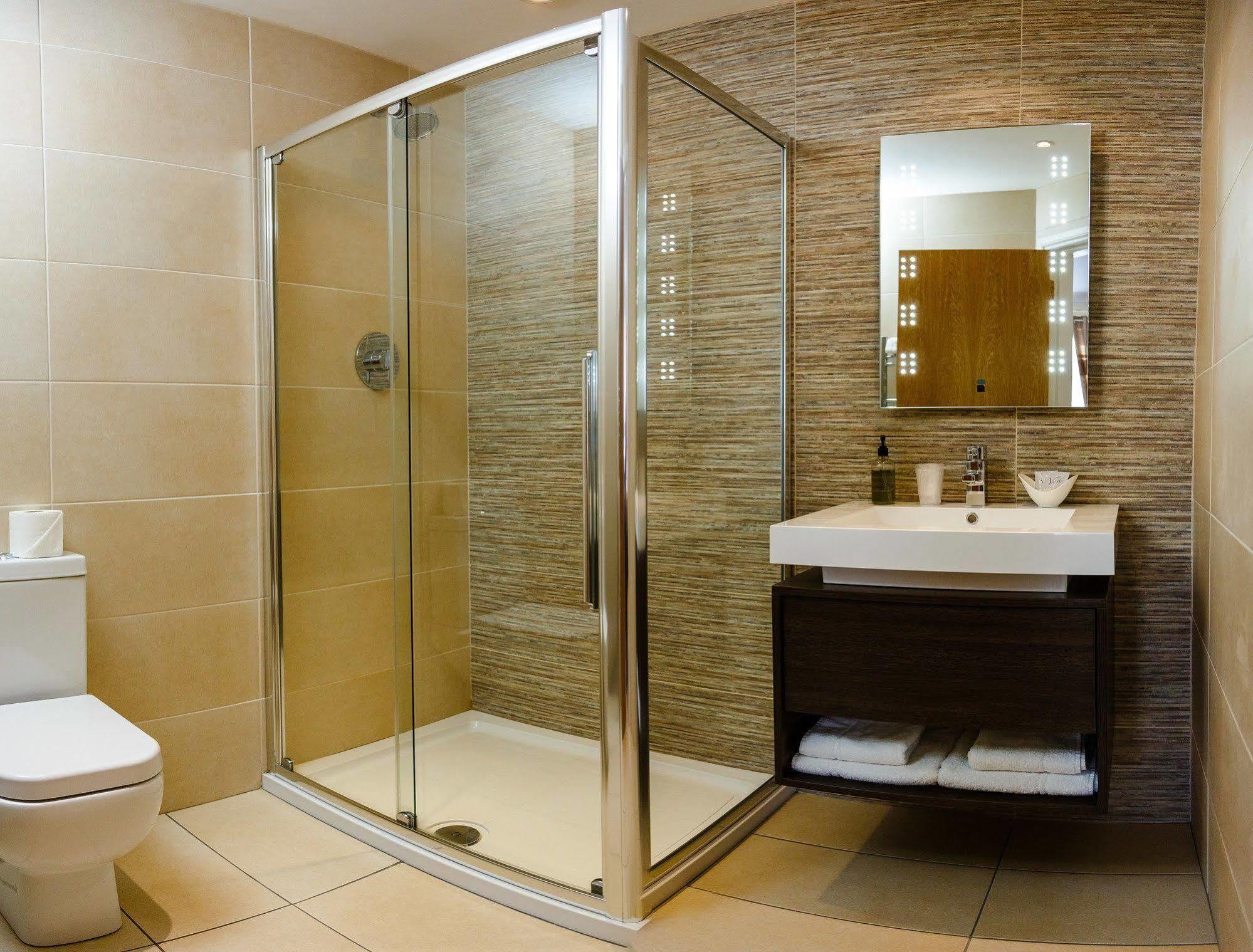 Adamson Hotel Дънфърмлин Екстериор снимка