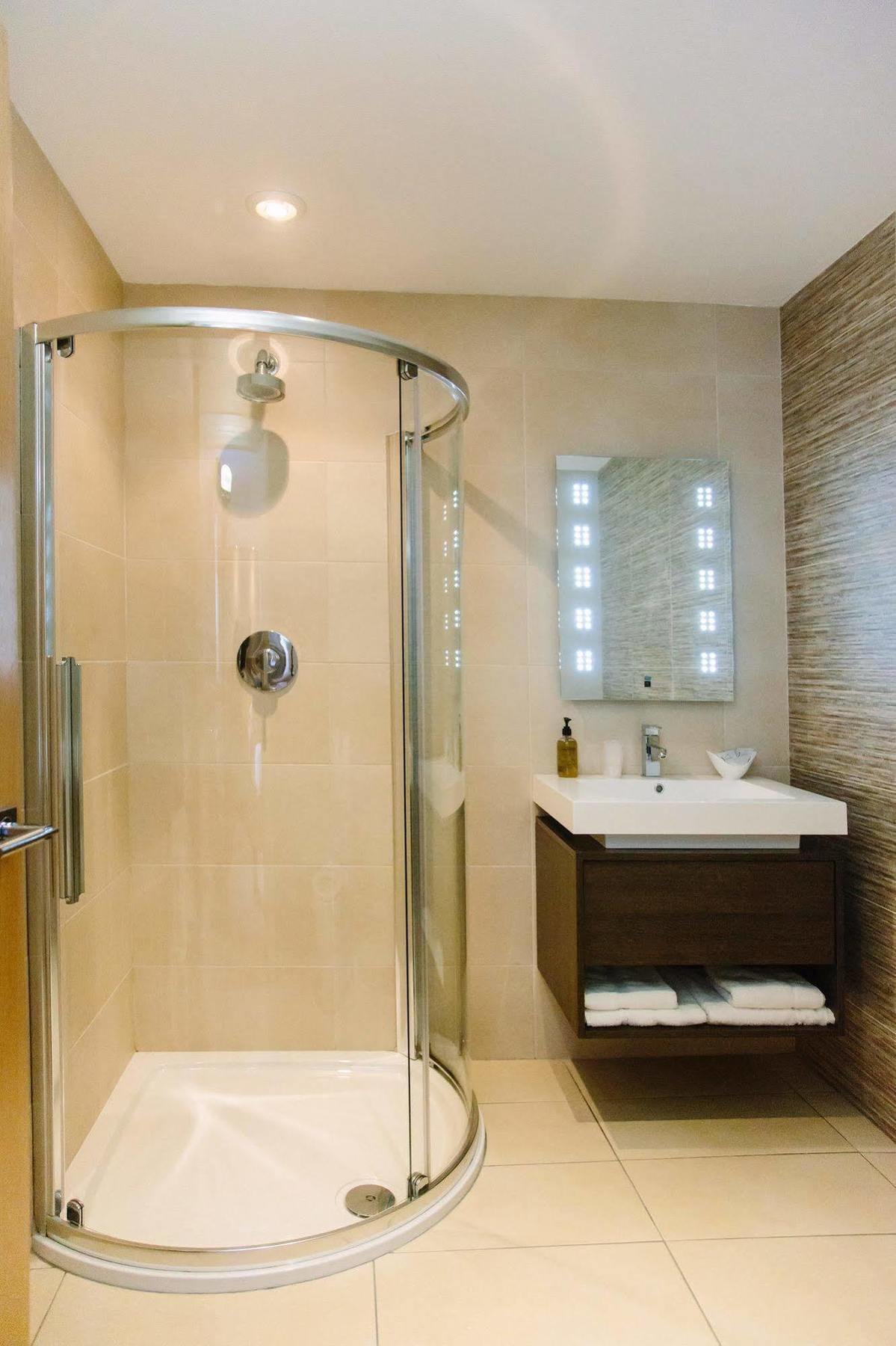 Adamson Hotel Дънфърмлин Екстериор снимка
