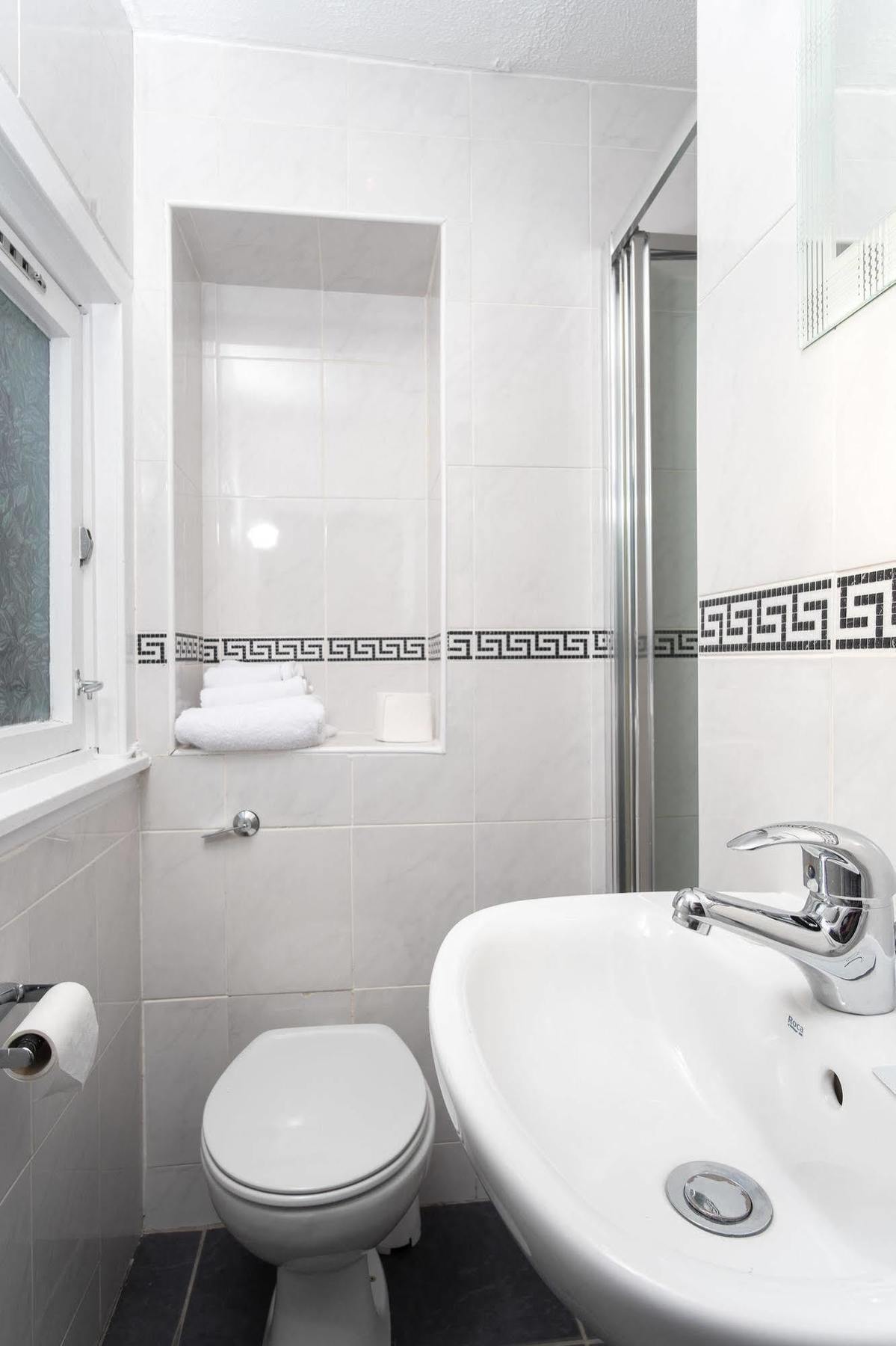 Adamson Hotel Дънфърмлин Екстериор снимка